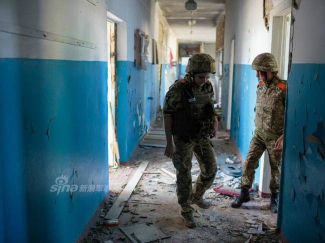 乌克兰已打到这地步？大批美颜女兵上前线(组图)