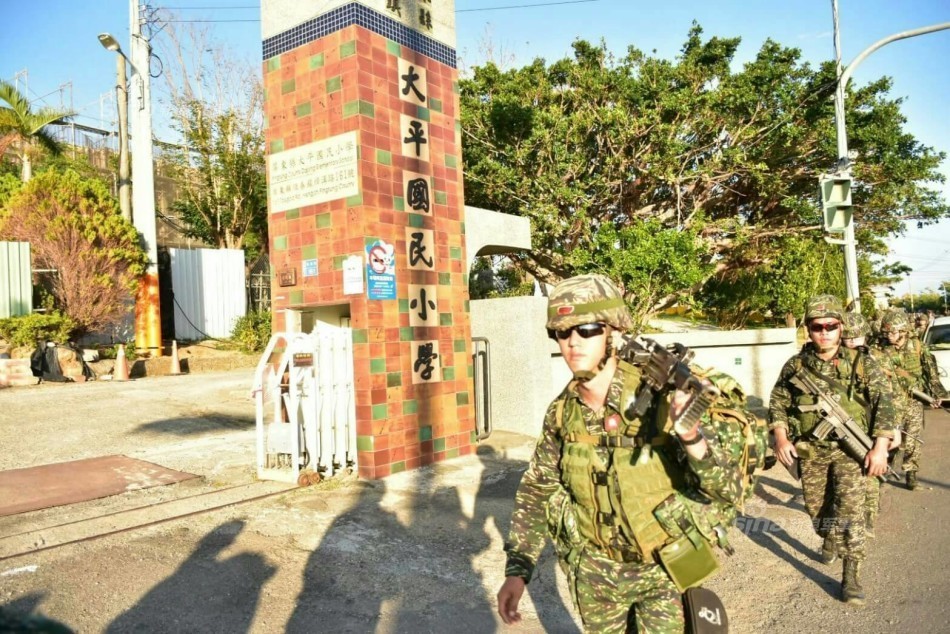 敏感时期台军大搞演习:陆战队千人250公里越野