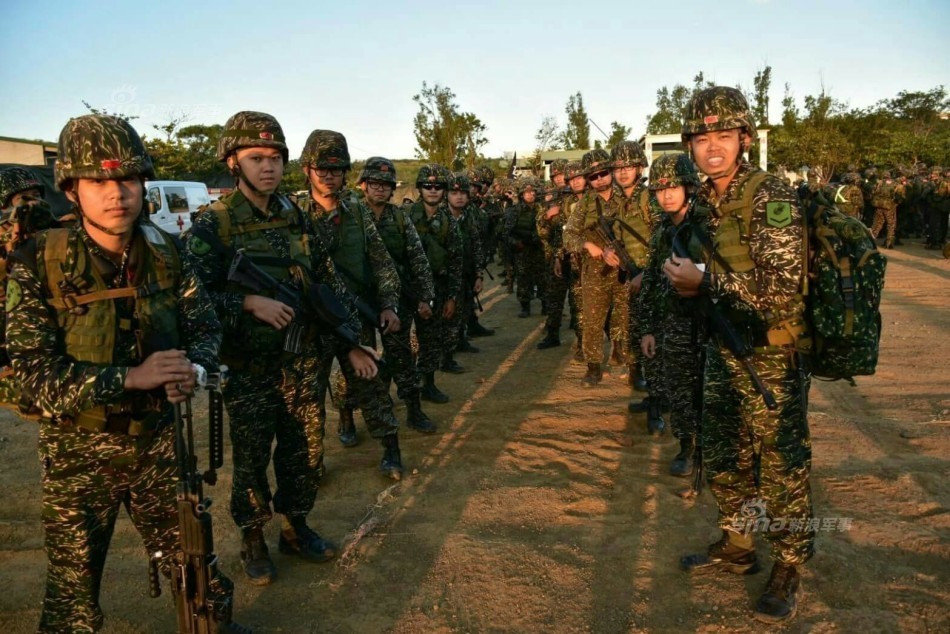 敏感时期台军大搞演习:陆战队千人250公里越野