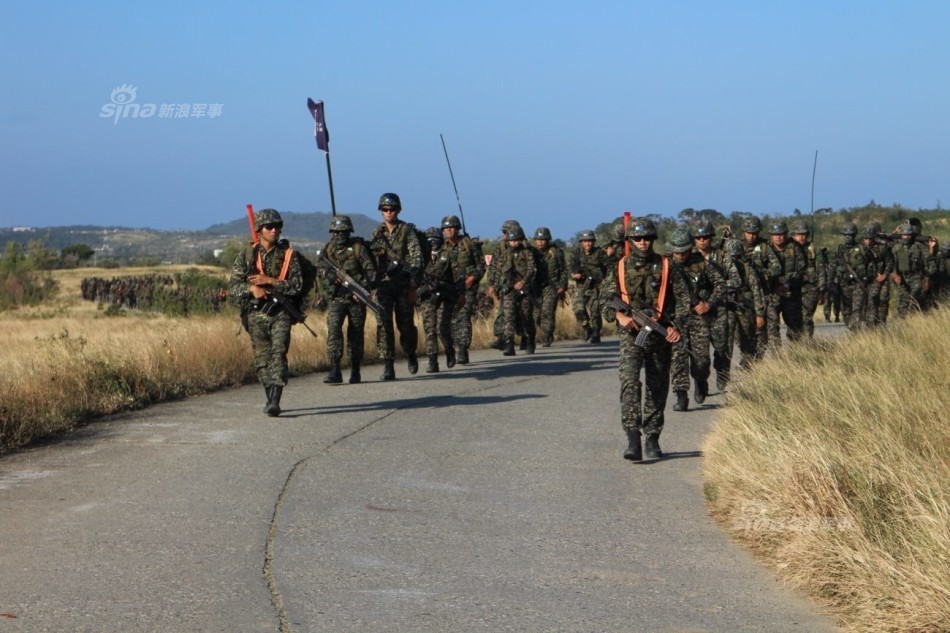 敏感时期台军大搞演习:陆战队千人250公里越野