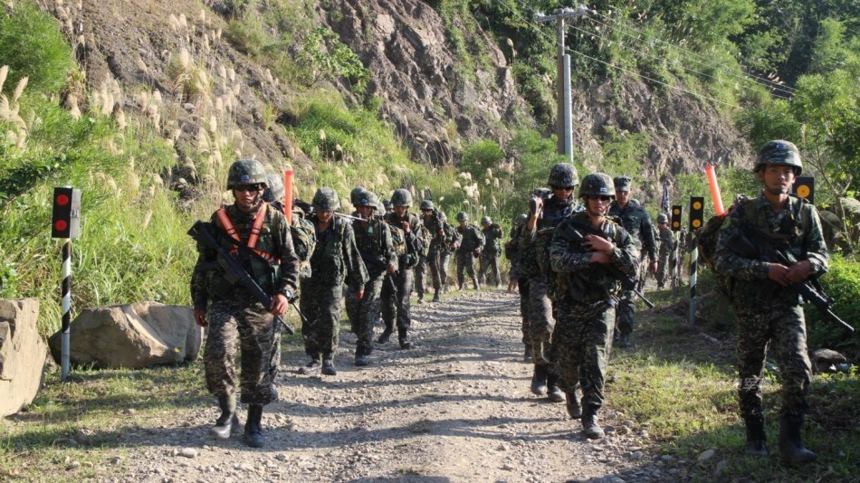 敏感时期台军大搞演习:陆战队千人250公里越野