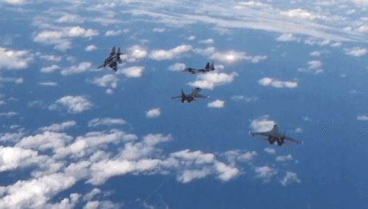 又是去拦截中国空军?日本F15战机挂实弹起飞