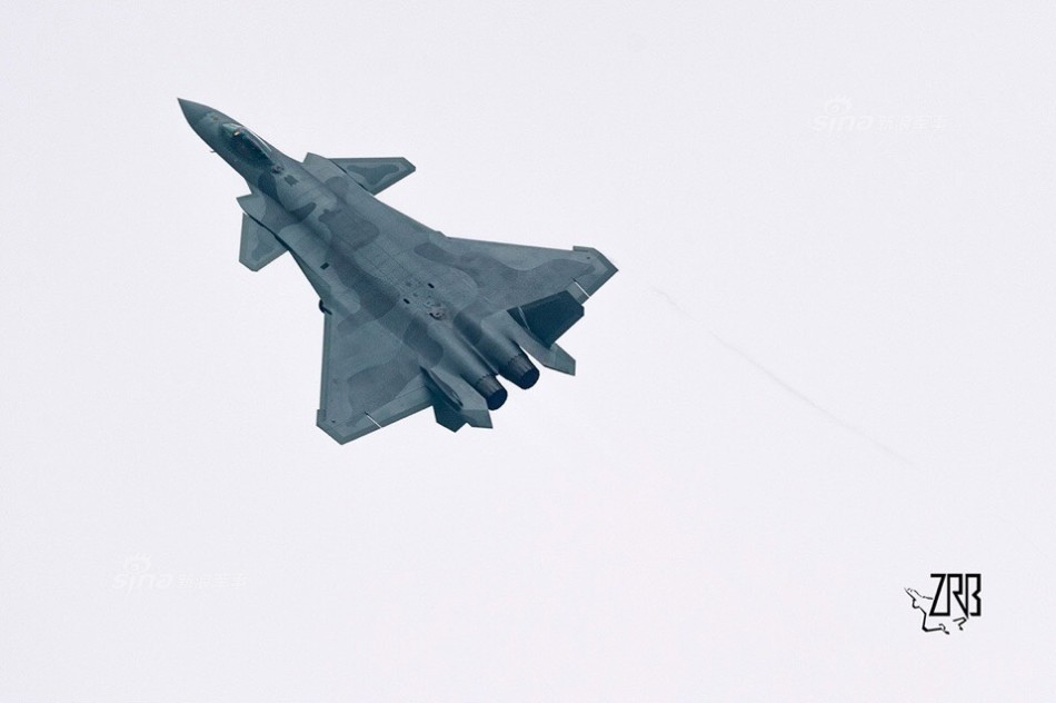 美俄战机恢复黑海 亲密接触 苏35被指空战不输