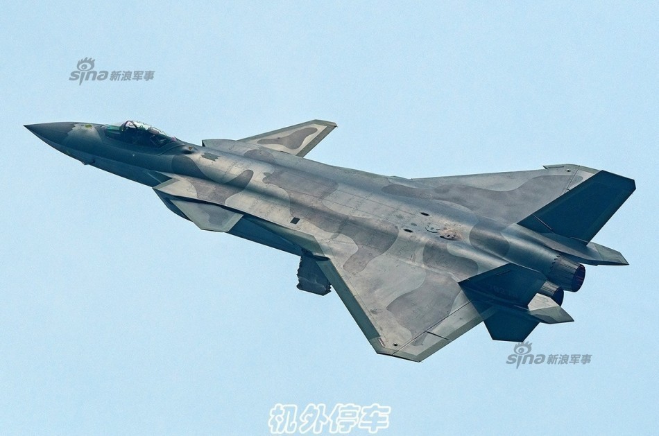 美俄战机恢复黑海 亲密接触 苏35被指空战不输