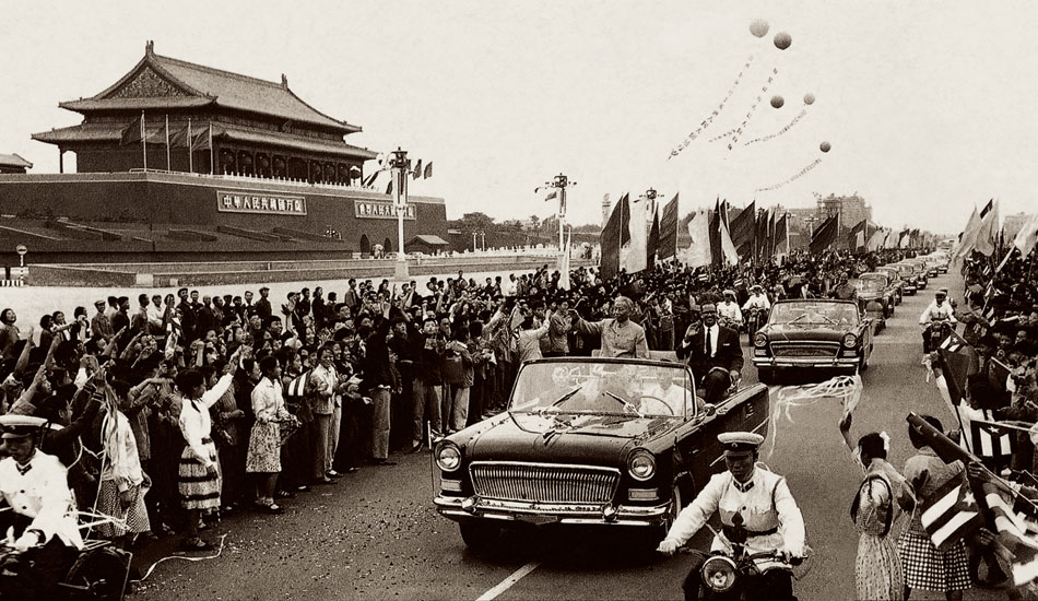 1958年8月1日,一汽试制出第一辆红旗牌高级轿车