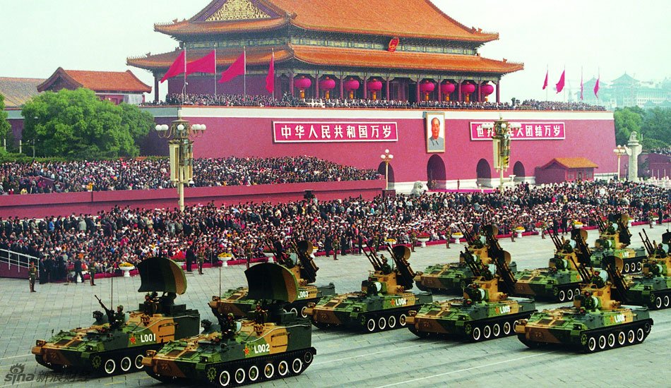 1999年国庆阅兵中的自行高炮武器系统