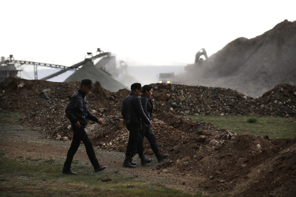 蒙古新纳粹化身环保护矿队