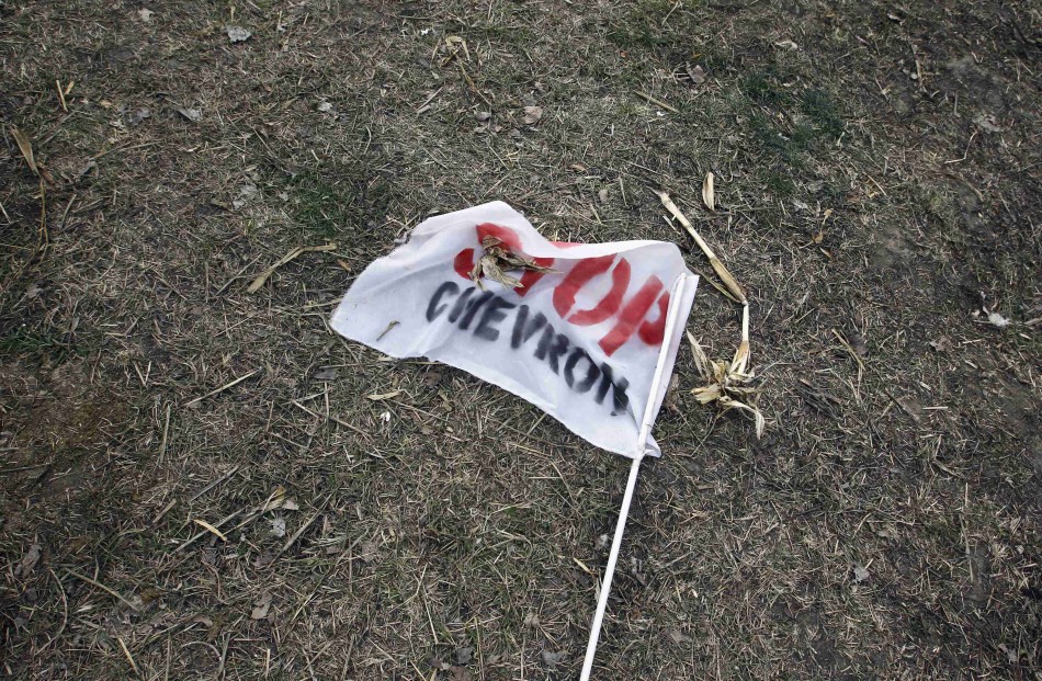 罗国村民暴力抗议石油巨头开采页岩气 - 新闻中