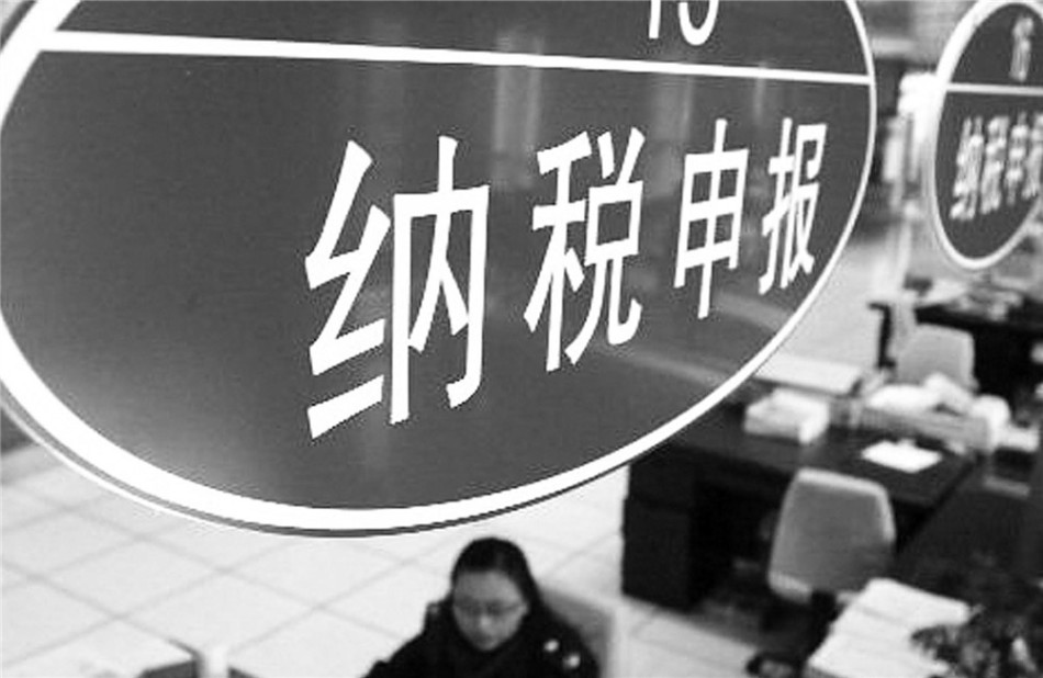 1万左右的摩托车_月收入1万交税