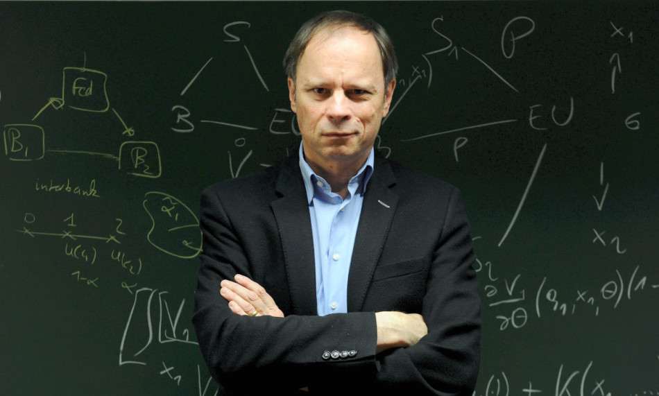 瑞典皇家科学院宣布，来自法国图卢兹大学的教授让-梯若尔(Jean Tirole)因其对市场力量和管制的研究分析获得2014诺贝尔经济学奖。