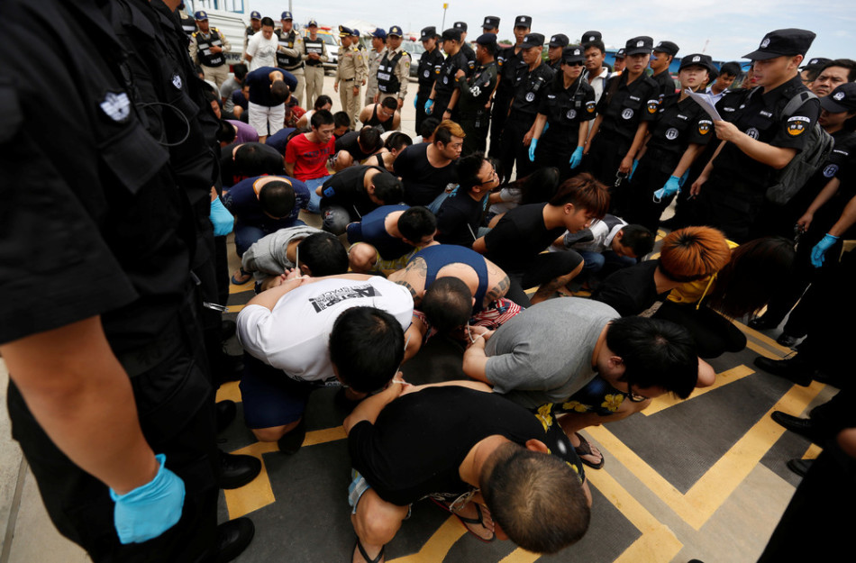 台湾电信诈骗嫌疑人金边作恶 落网后被遣回大陆_高清