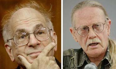 2002届获奖人：弗农-史密斯和丹尼尔-卡赫内曼。卡赫内曼将源于心理学的综合洞察力应用于经济学的研究，而史密斯为实验经济学奠定了基础。