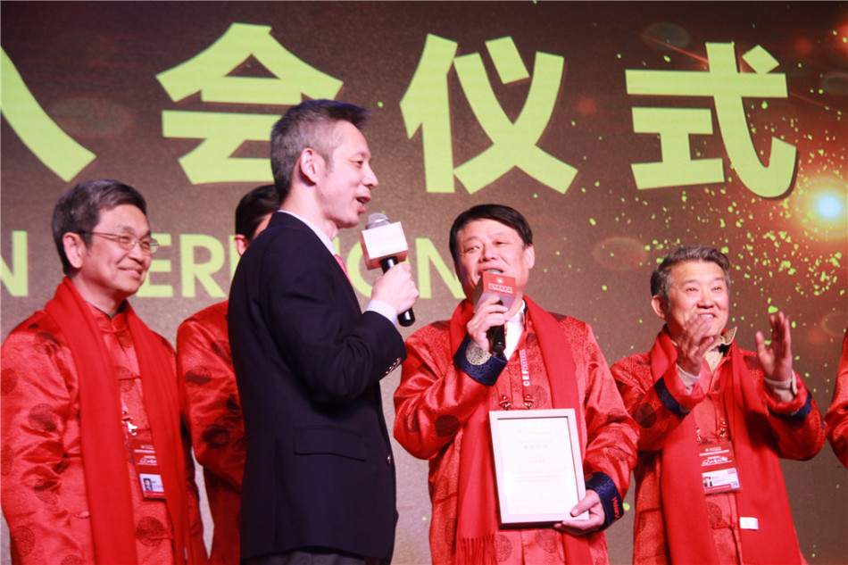 “亚布力中国企业家论坛第十七届年会”于2017年2月8日-2月11日在黑龙江省亚布力召开，图为亚布力中国企业家论坛新理事入会仪式。