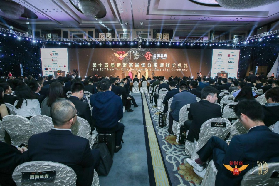 现场高朋满座。