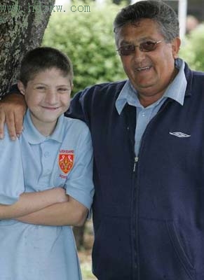 英国一男孩整整10年不说话