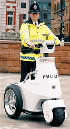 英国拟为巡警配备三轮电动滑板车(图)