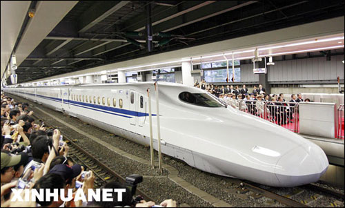 日本新一代新干线列车投入运营(组图)