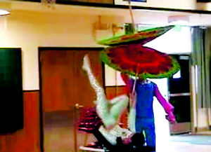 20名中国杂技演员被骗至美国强制表演(图)