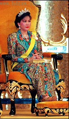 文莱前王妃中了美男计