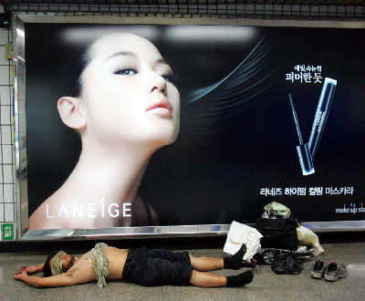 韩国首尔拆除政府行政宣传广告牌