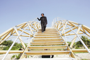 纸筒建桥 木盒做基