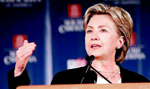 希拉里演讲走光被批轻佻