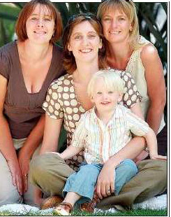 大姐献子宫 三妹捐卵子 英国3姐妹合生一个伢