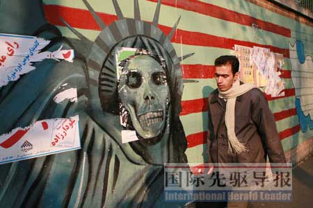 外国公民在伊朗随意拍照被捕 外交部提醒注意