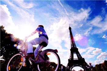 骑车自由行改变巴黎