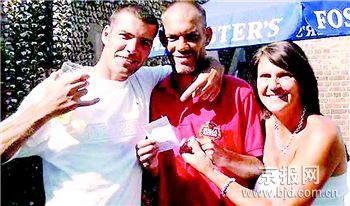 英最大彩票赢家趣事多