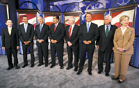 美国民主党总统竞选人再次辩论 奥巴马成炮靶