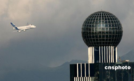 A380首航头等舱机票网上拍卖价超过10万美元