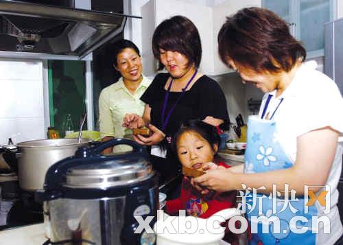 日本青年做客中国人家