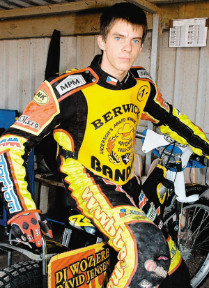 赛车手遭遇车祸 醒后英语随口甩