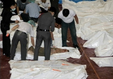 幸存者称泰国失事飞机降落过快(图)