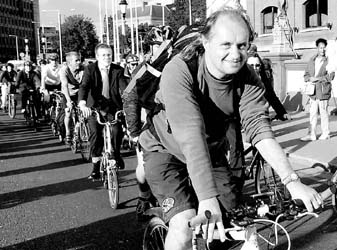 英国高收入人群爱骑自行车
