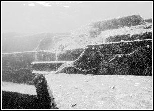 日水下金字塔谜团重重(图)