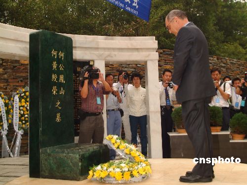 曾救援犹太难民 何凤山魂归故里