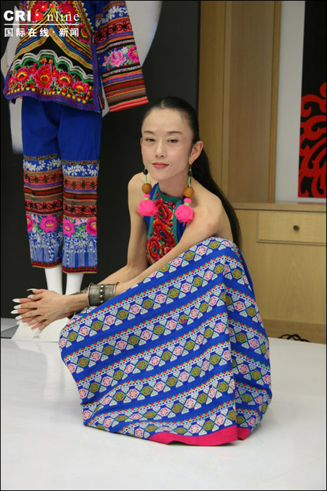 孤傲冷艳雀之灵杨丽萍在日本(组图)(6)