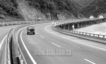 西汉高速通车 千里蜀道一日还