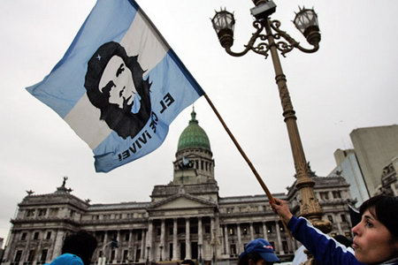 卡斯特罗撰文悼念切-格瓦拉遇害40周年(图)