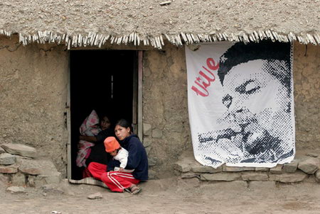 卡斯特罗撰文悼念切-格瓦拉遇害40周年(图)