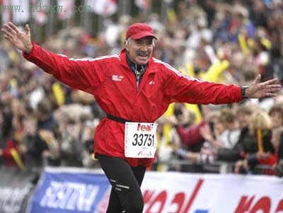 跑马拉松抄近道墨一政客作弊被抓