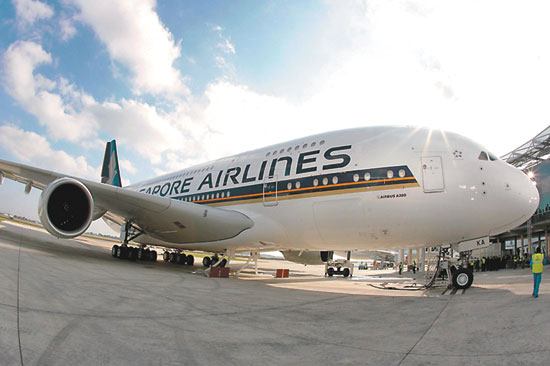 迟到18月 全球最大客机A380交货