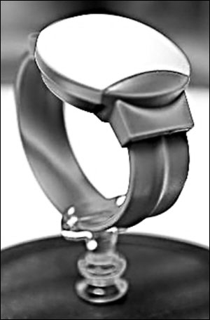 韩国给色狼戴 电子手镯 手镯 实为 脚链