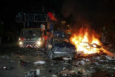 贝-布托回国座车附近发生爆炸126死248人伤