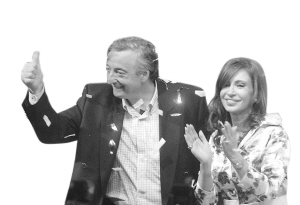 第一夫人摇身变总统 总统回头成第一先生