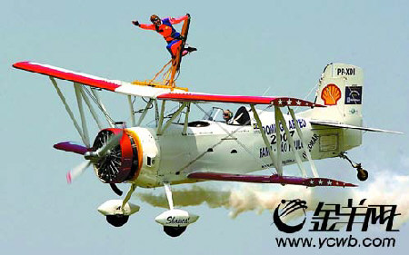 萨科齐月薪由8300欧元升至2万欧元