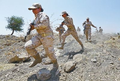 库尔德女兵接受训练。
