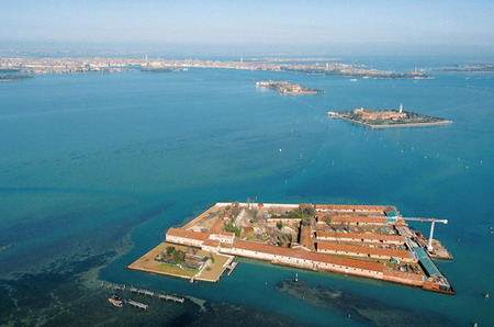 2007年6月13日,意大利威尼斯泻湖南部,从空中俯瞰的santa maria岛.